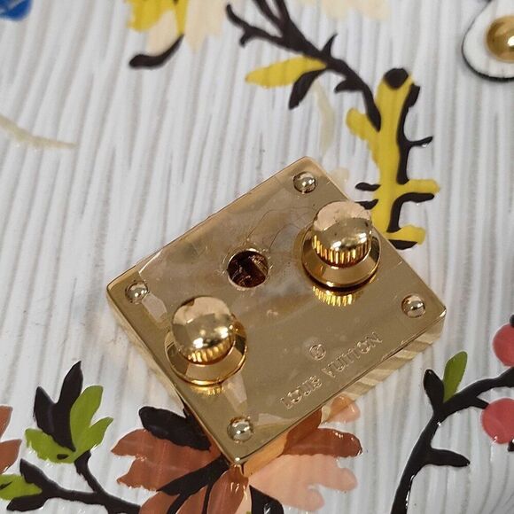 Limited Edition Louis Vuitton  Epi Romantic Blossom Essential Trunk White - Picture 9 of 10